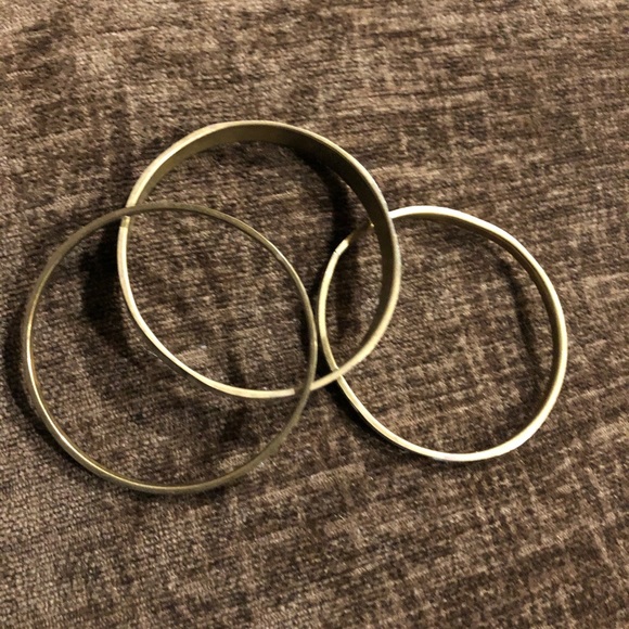 Shell and Brass Bangles - Picture 3 of 3